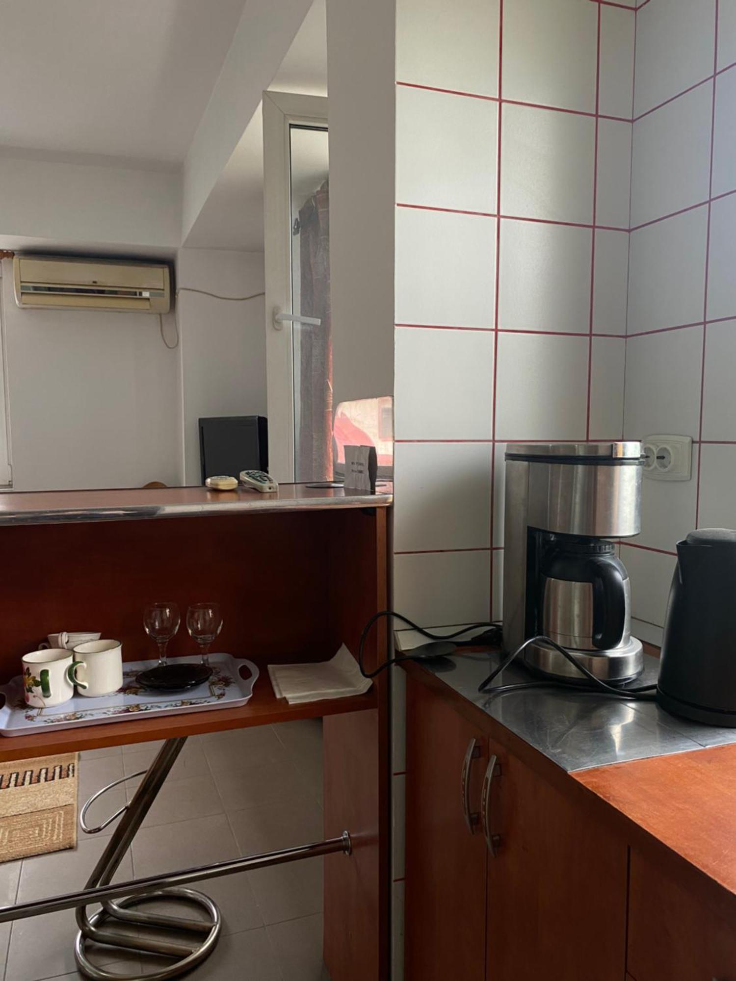 Quiet Garden Ground Floor Apartment Bucureşti Ngoại thất bức ảnh